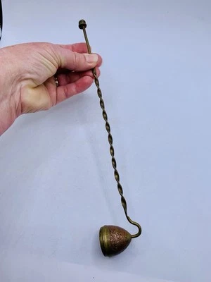 Extintor vintage de latão com cabo de torção cabeça de sino gravada - Imagem 1 de 4