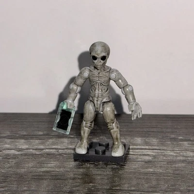 MEGA Construx GDB13 The X-Files Gray Alien Figure Series 5 - Image 1 of 4