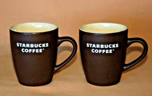 Par de tazas Starbucks 2008 ~ esmalte satinado marrón ~ logotipo de letra de bloque ~ 12 oz. Exc - Imagen 1 de 4