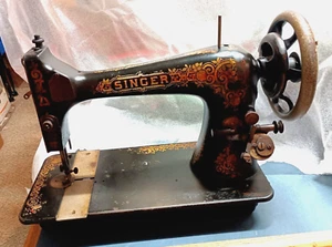 VINTAGE ANTIQUE SINGER SEWING MACHINE MODEL D1066786 TURNS FREELY MAY 1909 - Picture 1 of 14