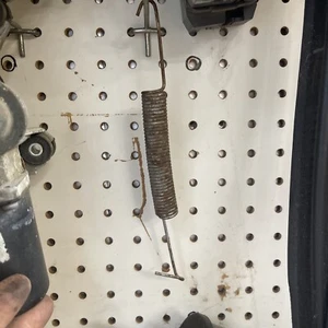 NISSAN FRONTIER 98-2000 HARDBODY 86.5-97 2WD OEM E-BRAKE RETURN SPRING #GR94 - Bild 1 von 3