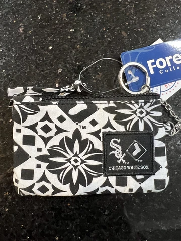 Chicago White Sox ID wallet with zipper and attached keyring. New With Tags Cover