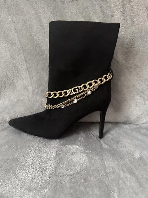 Guess 踝靴黑色麂皮绒带金色和钻石装饰 3 英寸高跟鞋 8M 码 — 第 1/4 张图片