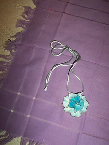 COLLAR CERÁMICA VINTAGE (NUNCA USADO) CAJA ORIGINAL 1 3/4" FLOR-AZUL - Imagen 1 de 3