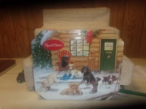 Russell Stover Natale Cani Solo Latta 01APR17 Spaniel Lab Retriever Log Cabin - Foto 1 di 2