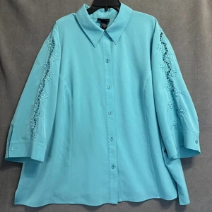 Top Maggie Barnes con botones talla grande 4X azul claro carrera oficina detalle recortado - Imagen 1 de 7