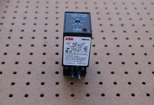 MONITOR DE TENSIÓN ABB PLM6405 (4402) - Imagen 1 de 4