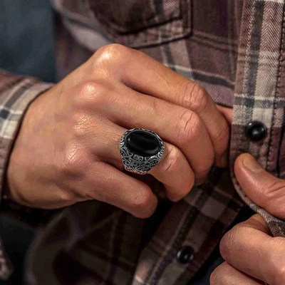 AAA QUALITY SOLID STERLING 925 SILVER MEN'S JEWELRY HANDGRAVED BLACK AGATE RING - Image 1 of 2