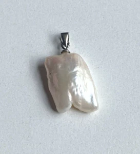 GRANDE CIONDOLO IN ARGENTO STERLING CON PERLE COLTIVATE. LUCIDO IRIDESCENTE. (c) - Foto 1 di 3