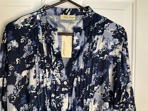 Blue Camo Women’s Top Size 1XL V Neck - Picture 1 of 10