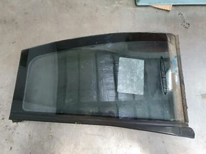 HOLDEN COMMODORE LEFT REAR 1/4 DOOR GLASS VT-VZ, S/WAGON, 09/97-09/07 97 98 99 0 - Picture 1 of 5