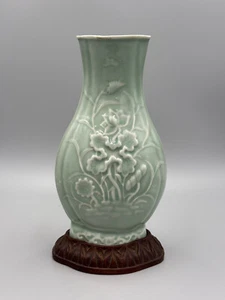 Antique 19th c Chinese Celadon Glaze Porcelain Vase 9 1/2 " with wood stand - Picture 1 of 13