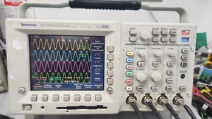 TDS3034B TEKTRONIX oscilloscope 300MHz 4ch + 2 options FULLY TESTED NICE ! - Picture 1 of 10
