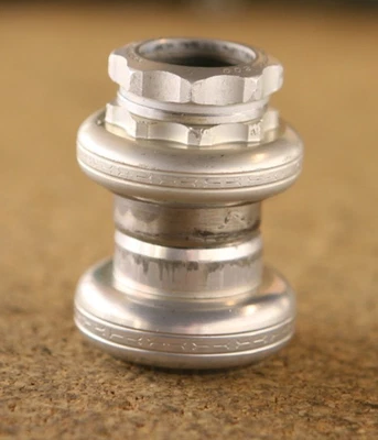 Vintage Japanese Shimano 600 Arabesque 1" inch threaded headset HP-6200 - Image 1 of 4