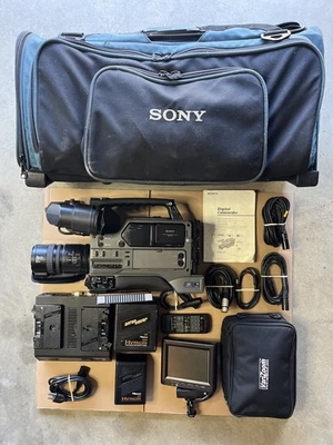 Sony DSR-250P Professional DVCAM DV Camcorder TV Camera Bundle +Extras UNTESTED! - Image 1 of 4