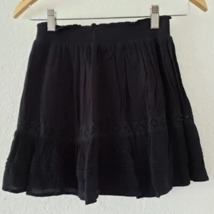 Gap Girls Black Skirt with Eyelet Trim and Elastic Waist - Size M - Picture 1 of 4