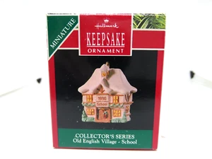 1990 PUNZE ANDENKEN MINIATUR ORNAMENT - ALTES ENGLISCHES DORF - SCHULE IN BOX  - Bild 1 von 2