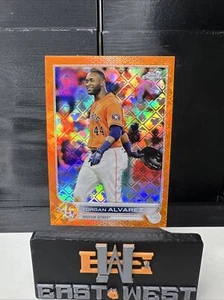 2022 Topps Chrome Logofractor Edition - Yordan Alvarez #32 rifrattore arancione /25 - Foto 1 di 2