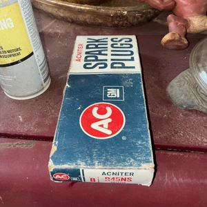 New Set of 8 AC-Delco GM R45NS Acniter Spark Plug Green Ring - Foto 1 di 6