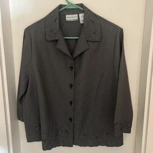 Women’s Alfred Dunner Size 12 Petite Gray Button Up Top Floral Embroidery - Picture 1 of 4