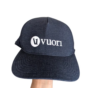 Gorra Vuori V1 Wordmark Snap Back azul marino One Ten Flex Fit Tech - Imagen 1 de 6