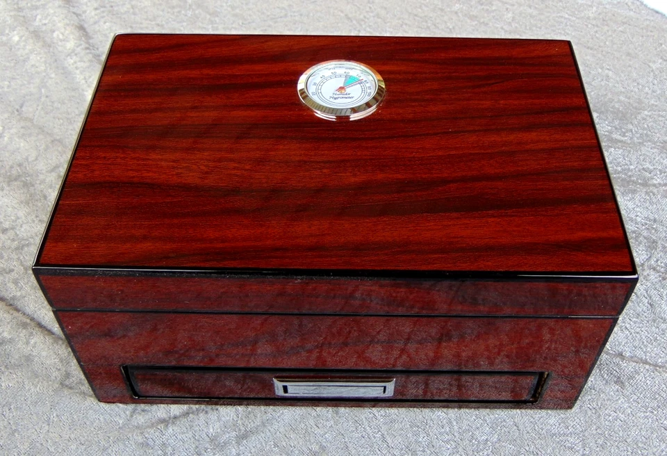 Angelo Humidor Set für ca.10 Zigarren Ascher+ Cutter Bohrer Befeuchter Neu! 0750 - Bild 1 von 4