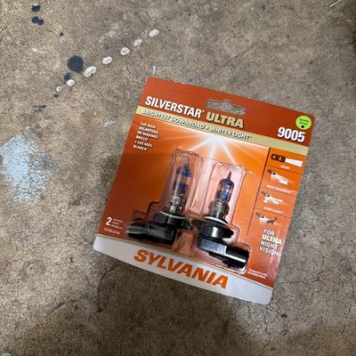 Sylvania Silverstar Ultra 9005 Highlights Lights Bulbs 2 Bulbs OEM 4015/OB - Image 1 of 2
