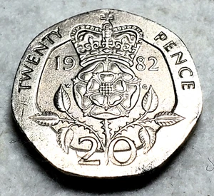 Annealing Error '82 UK 20 P Queen Elizabeth II Tudor Rose/Hexagon British Coin - Picture 1 of 13