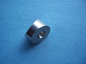 Lavadora en ángulo de acero inoxidable 316 30 grados, orificio de 1/4" - accesorios de extremo de 1/8 y 3/16 - Imagen 1 de 1