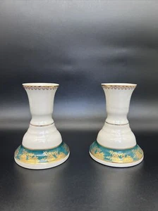 Paar Ethan Allen Kerzenständer weiß mit grünem und goldenem Akzent - Bild 1 von 7