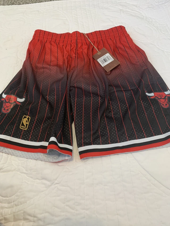 Mitchell & Ness Chicago Bulls Black/Red Swingman Shorts Men's Size Large $85 - Image 1 of 1