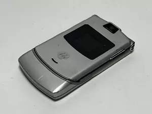 Retro ORIGINAL Motorola V3 Razr Silver T-Mobile Cell Phone - UNTESTED - Picture 1 of 3