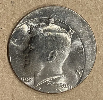 1990 KENNEDY HALF DOLLAR OFF- CENTER   O/C  ERROR  20 %+ O/C BU GEM  F1037 - Image 1 of 4
