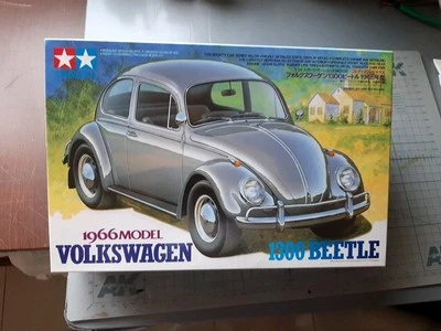 Tamiya 1966 Volkswagen 1300 Maggiolino  Scala 1:24 - Immagine 1 di 4