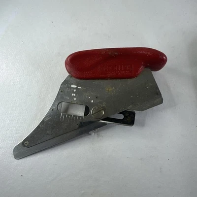 Cortador de tapete traseiro almofada ROBERTS usado modelo 10-14C Pat No.3.543.401 COREIA …. - Imagem 1 de 3