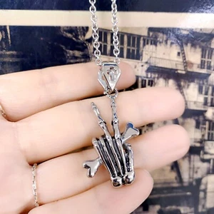Skelett Hand Halskette Punk Gothic Stil Edelstahl Kreuz Bügel Anhänger - Bild 1 von 6