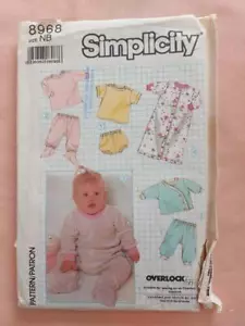 Simplicity 8968 Vintage Babies Knit Wardrobe Pattern Size NB - Imagen 1 de 2