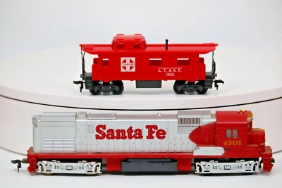 HO SCALE TYCO SANTA FE Railroad Engine 4301 & ATSF RED CABOOSE 7240 - Image 1 of 4