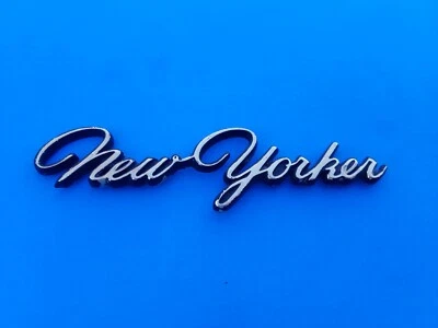 CHRYSLER NEW YORKER EMBLEMA DORADO LOGOTIPO INSIGNIA SÍMBOLO FABRICANTE ORIGINAL USADO (1980) Foto 1 de 3