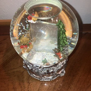 VTG 7” X 5” Musical Snow Globe w/metal Base-plays “Oh Xmas Tree” - Picture 1 of 4