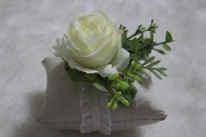 White Wrist Flower Corsage Bridesmaid Bracelet Wedding Boutonniere - Picture 1 of 3