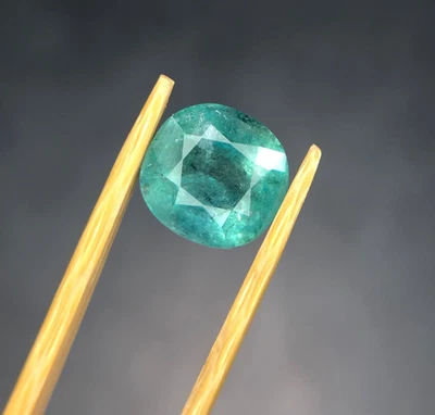1.95 Cts Natural emerald Green Color Cushion Shape gemstone From Chitral Pakista - Image 1 of 4