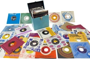 45 Pop Rock 1970s 7" 45 RPM Vinyl Records Picture Sleeve & Vintage Storage Case - Picture 1 of 6