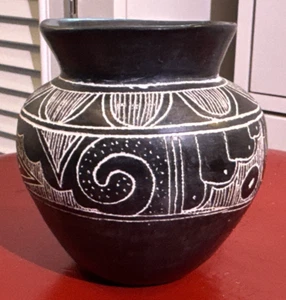 North American Pottery -Not certain which region or culture. very old - Picture 1 of 5
