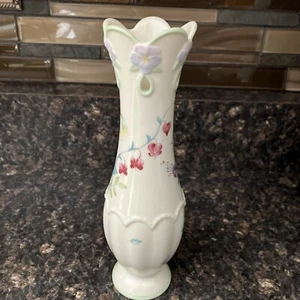Lenox Spring Bouquet Rare Bleeding Heart Vase Scalloped Pierced New in Box - Picture 1 of 9
