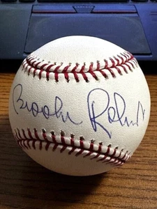 BROOKS ROBINSON 4 SIGNED AUTOGRAPHED OML BASEBALL!  Orioles!  HOF! - Picture 1 of 2