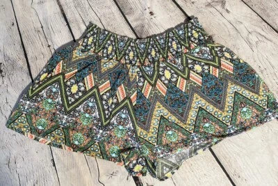 NO COMMENT WOMAN SHORT PRINT SIZE L ELASTICIZED WAIST Foto 1 de 4