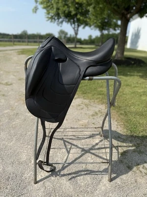 Sillín de doma Devoucoux 18 pulgadas Makila Harmony S 2022  Foto 1 de 4