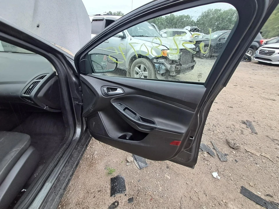 Used Front Right Door Interior Trim Panel fits: 2016 Ford Focus  Grade A Foto 1 de 4