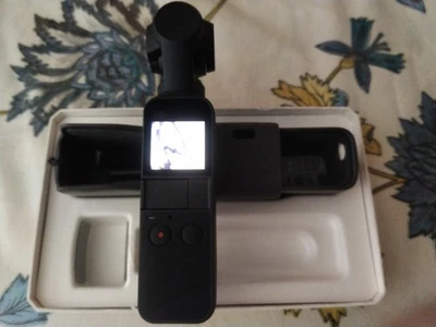 DJI Osmo Pocket 1 Estabilizador de 3 Ejes y Cámara de Mano 4K con Estuche Foto 1 de 4